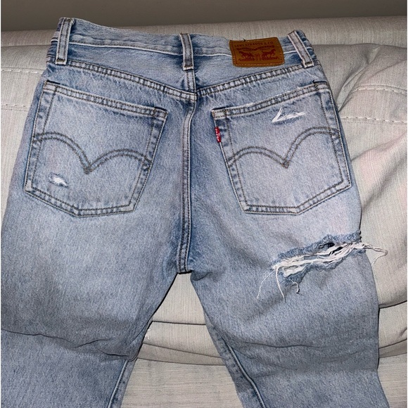 Light Wash Levi’s Straight Leg - Picture 4 of 4